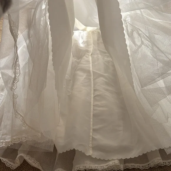 Full slip,white Poofy. Velcro closure girls teen / ladies S/M. Wedding/costume - Picture 12 of 17